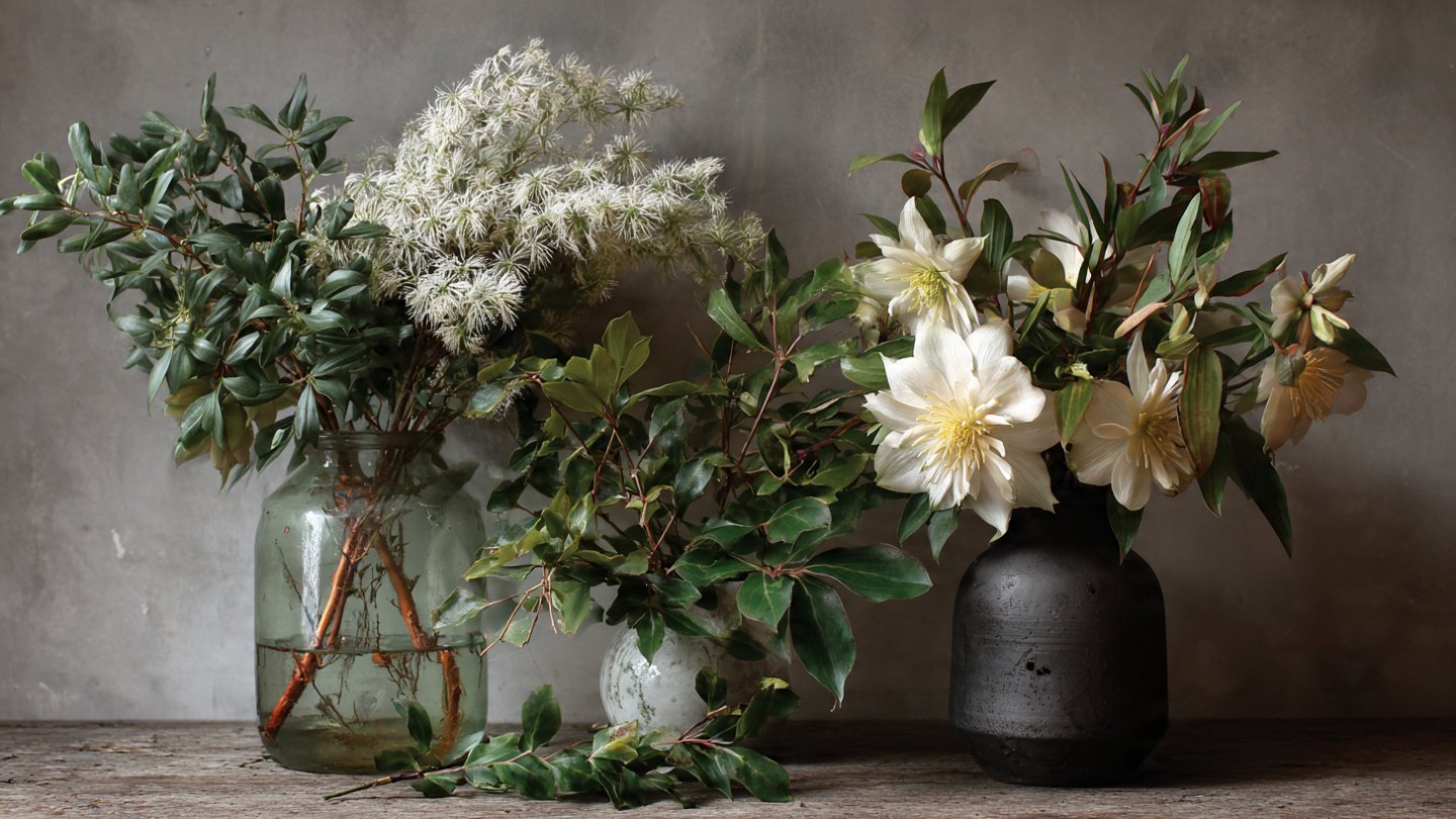 How to Master the Simple Way to Combine Foliage and Flowers for Stunning Arrangements